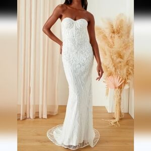 Lulu's Elegant White Strapless Wedding Dress